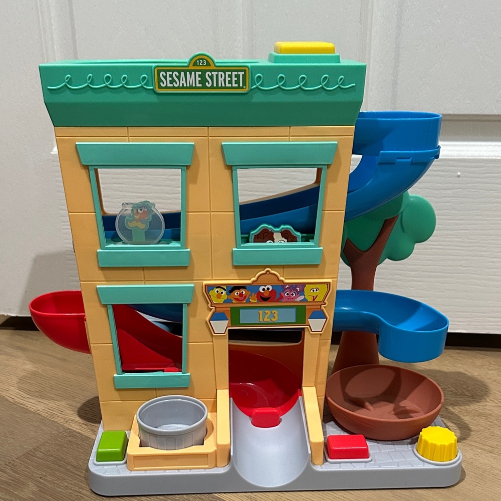 Sesame street round the neighborhood ball drop playset